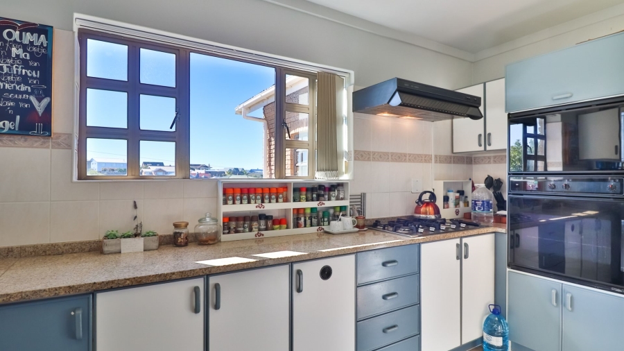 5 Bedroom Property for Sale in Stilbaai Wes Western Cape